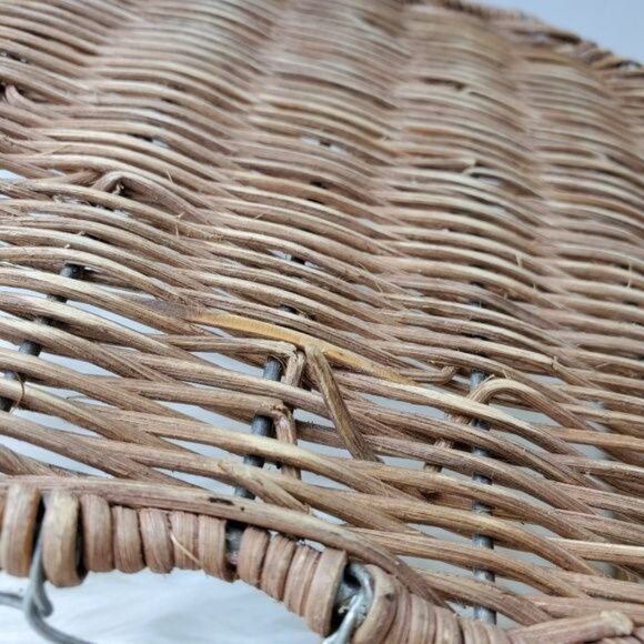 Woven and wire apple shaped basket - Picture 6 of 7